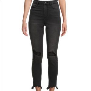 NWT Junior’s  No Boundaries Curvy Super High Rise Stretch Jegging